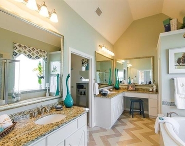 6105 Claridge Lane - Photo Thumbnail 11