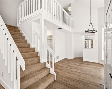 381 Arbor Lane - Photo Thumbnail 2
