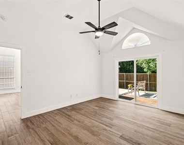 381 Arbor Lane - Photo Thumbnail 14