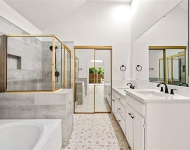 381 Arbor Lane - Photo Thumbnail 16