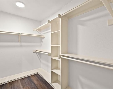381 Arbor Lane - Photo Thumbnail 21