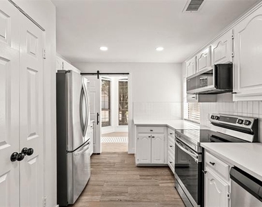 381 Arbor Lane - Photo Thumbnail 4