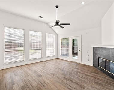 381 Arbor Lane - Photo Thumbnail 13