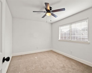 381 Arbor Lane - Photo Thumbnail 22