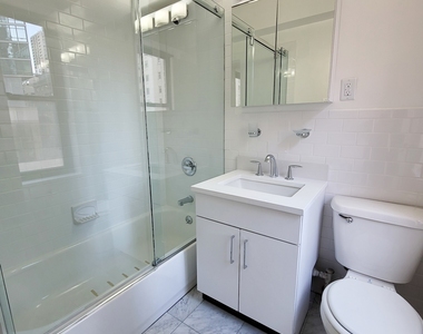 East 57 Street - Photo Thumbnail 6