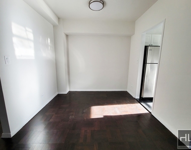 East 57 Street - Photo Thumbnail 5