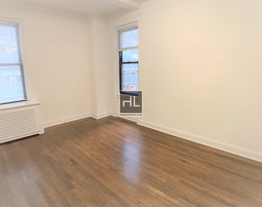 East 46 Street - Photo Thumbnail 1