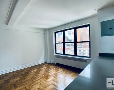 East 38 Street - Photo Thumbnail 5
