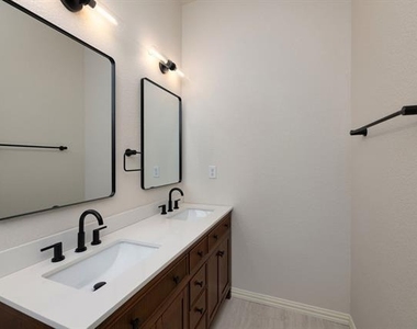 404 Tarpan Trail - Photo Thumbnail 21