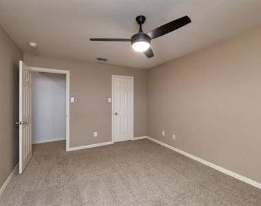 404 Tarpan Trail - Photo Thumbnail 24