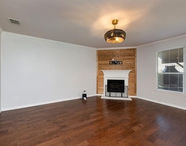 404 Tarpan Trail - Photo Thumbnail 9