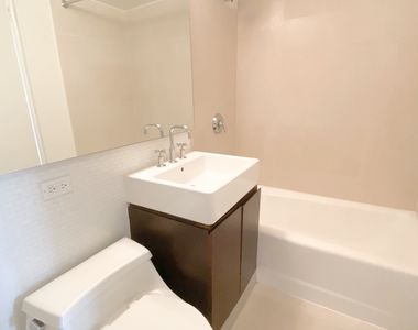 East 63 Street - Photo Thumbnail 4