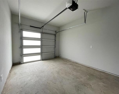 2417 N Winnetka Avenue - Photo Thumbnail 27