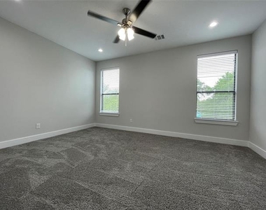 2417 N Winnetka Avenue - Photo Thumbnail 28