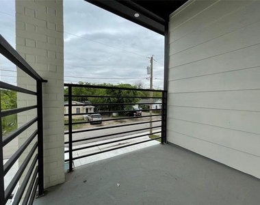 2417 N Winnetka Avenue - Photo Thumbnail 20