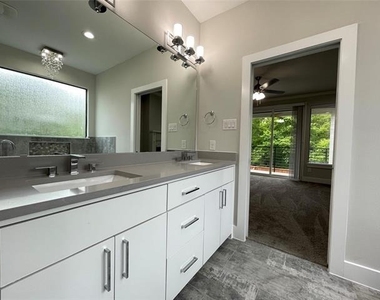 2417 N Winnetka Avenue - Photo Thumbnail 21