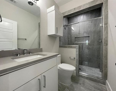 2417 N Winnetka Avenue - Photo Thumbnail 26