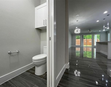 2417 N Winnetka Avenue - Photo Thumbnail 2