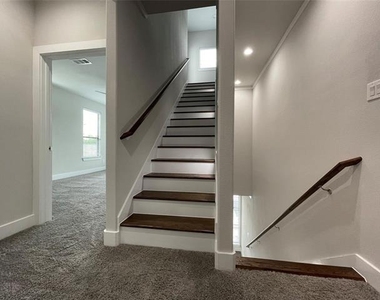 2417 N Winnetka Avenue - Photo Thumbnail 10