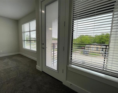 2417 N Winnetka Avenue - Photo Thumbnail 19