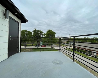 2417 N Winnetka Avenue - Photo Thumbnail 30