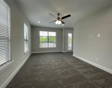 2417 N Winnetka Avenue - Photo Thumbnail 17
