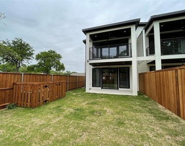 2417 N Winnetka Avenue - Photo Thumbnail 32