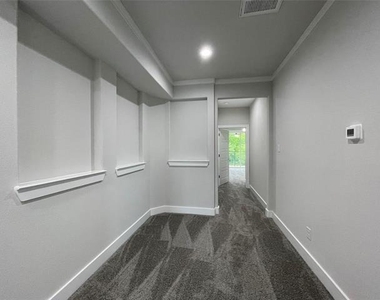 2417 N Winnetka Avenue - Photo Thumbnail 16