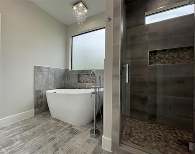 2417 N Winnetka Avenue - Photo Thumbnail 14