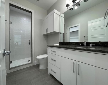 2417 N Winnetka Avenue - Photo Thumbnail 22