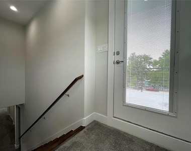 2417 N Winnetka Avenue - Photo Thumbnail 24