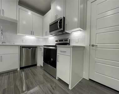 2417 N Winnetka Avenue - Photo Thumbnail 6