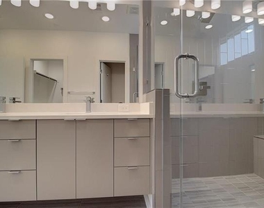 2310 N Carroll Avenue - Photo Thumbnail 15