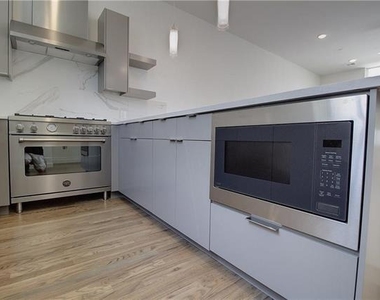 2310 N Carroll Avenue - Photo Thumbnail 11