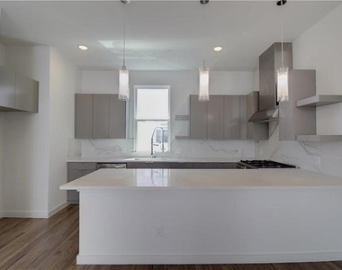 2310 N Carroll Avenue - Photo Thumbnail 9