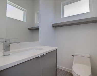 2310 N Carroll Avenue - Photo Thumbnail 17