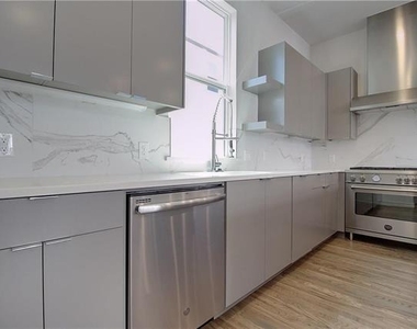 2310 N Carroll Avenue - Photo Thumbnail 10