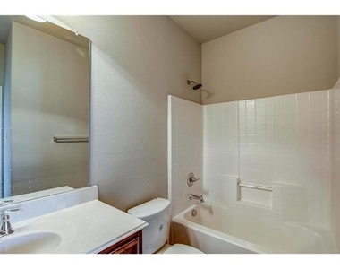 428 Canvas Court - Photo Thumbnail 7