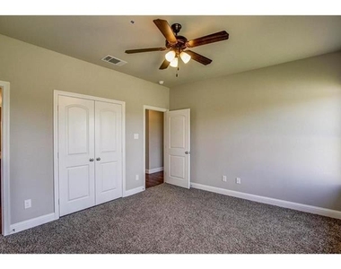 428 Canvas Court - Photo Thumbnail 9