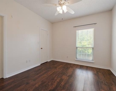 8600 Coppertowne Lane - Photo Thumbnail 16