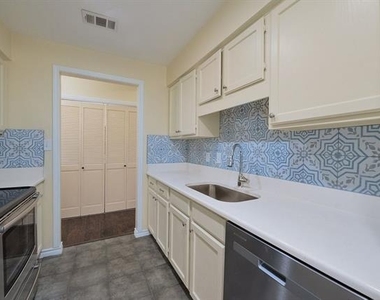 8600 Coppertowne Lane - Photo Thumbnail 7