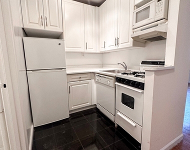 East 74 Street - Photo Thumbnail 3