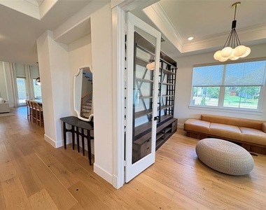 1451 Maplewood Drive - Photo Thumbnail 3