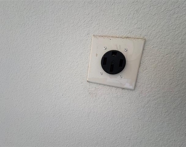 1451 Maplewood Drive - Photo Thumbnail 34