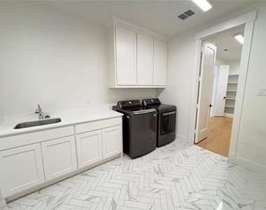 1451 Maplewood Drive - Photo Thumbnail 28
