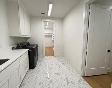 1451 Maplewood Drive - Photo Thumbnail 29