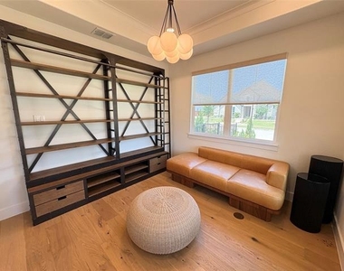 1451 Maplewood Drive - Photo Thumbnail 5