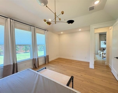 1451 Maplewood Drive - Photo Thumbnail 15
