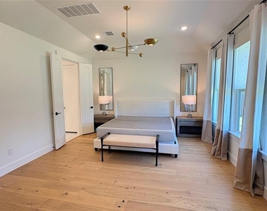 1451 Maplewood Drive - Photo Thumbnail 14