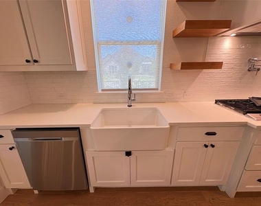 1451 Maplewood Drive - Photo Thumbnail 8